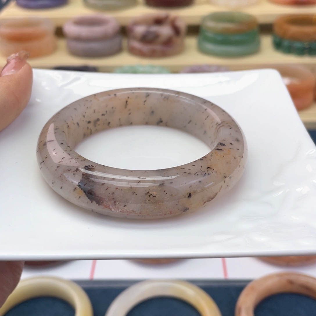 石英质玉未镶嵌手镯