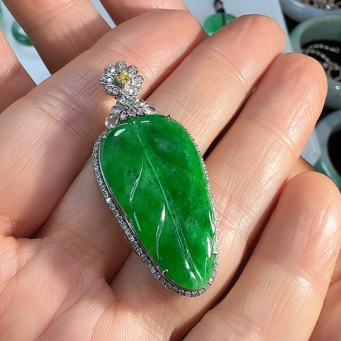 翡翠颈饰18K金镶嵌叶子