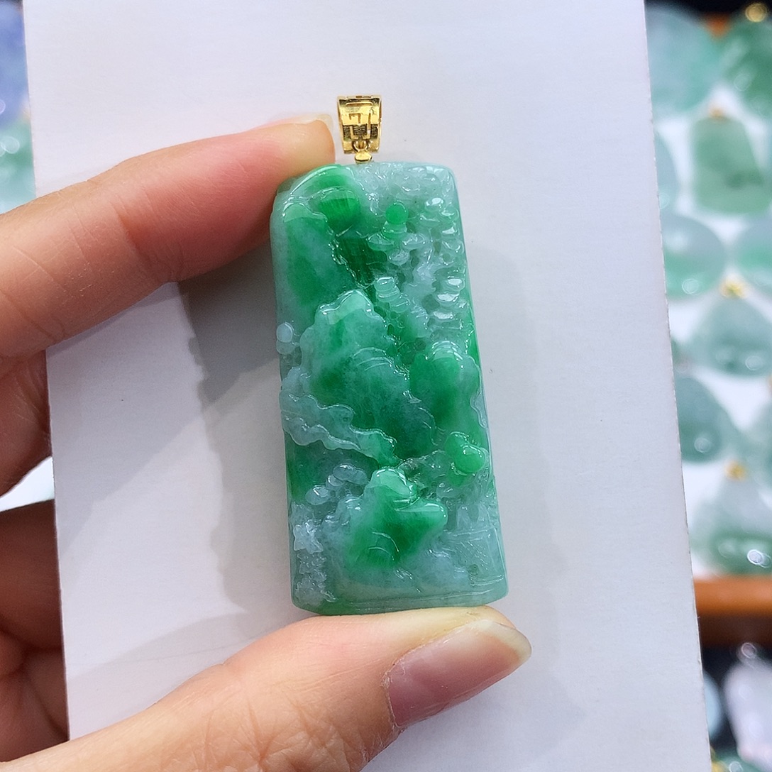 翡翠18K金镶嵌颈饰翡翠吊坠