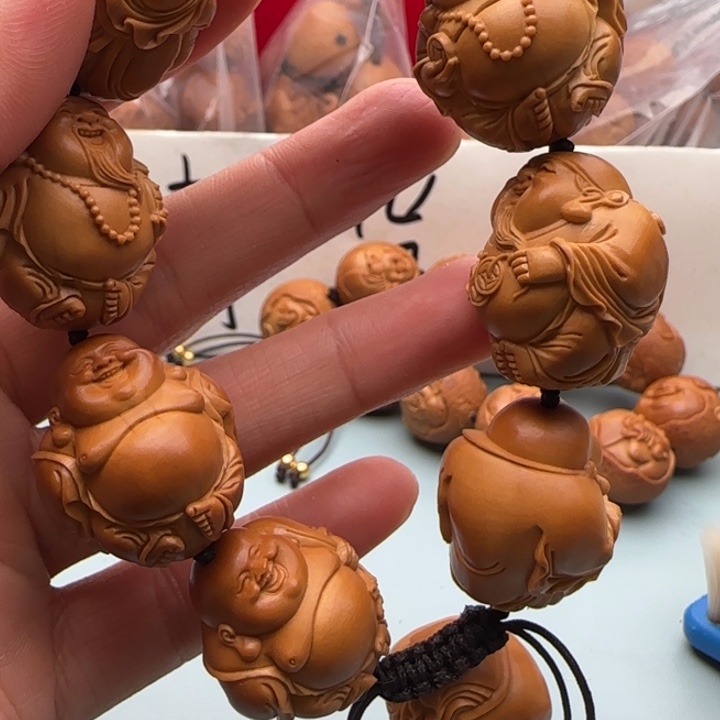 橄榄核手串半**。雕刻工艺