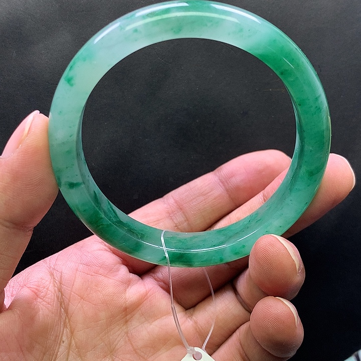 泡***财石英质玉未镶嵌手镯