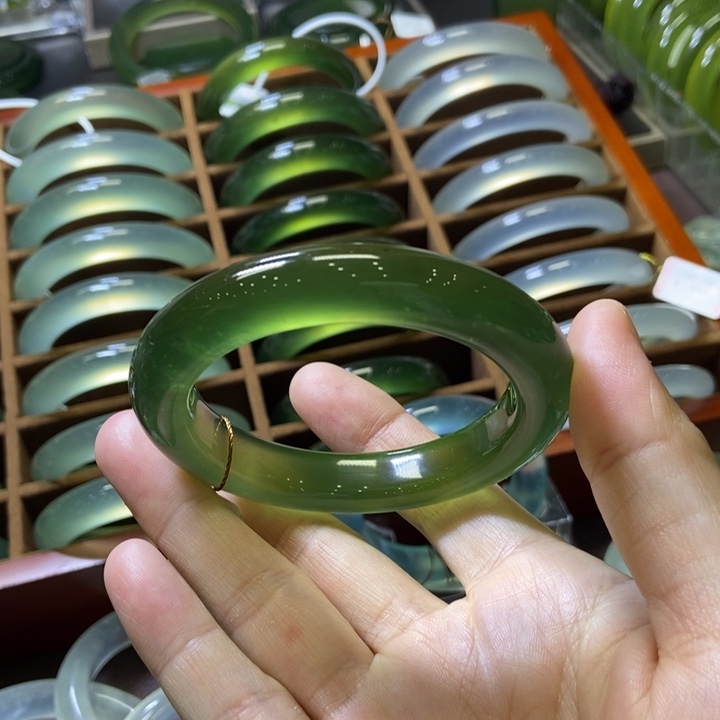 蛇纹石玉未镶嵌手镯54