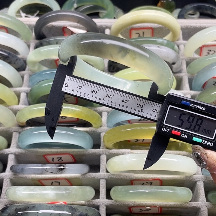 蛇纹石玉未镶嵌手镯31