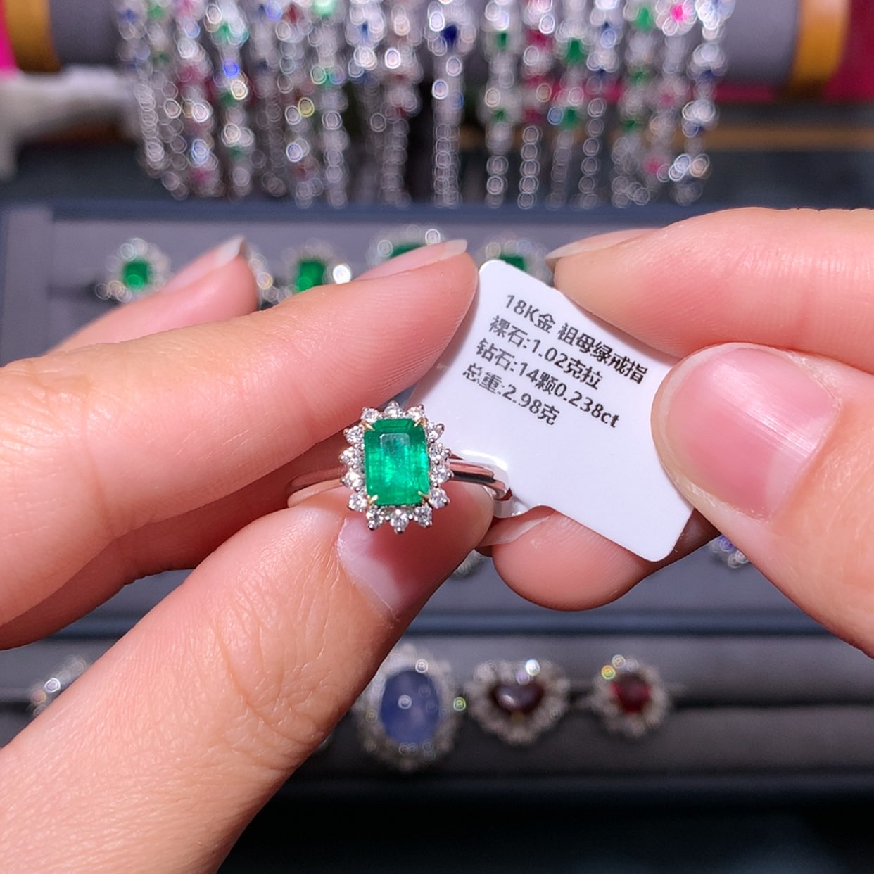 【闪购商品】祖母绿戒指18K金镶嵌