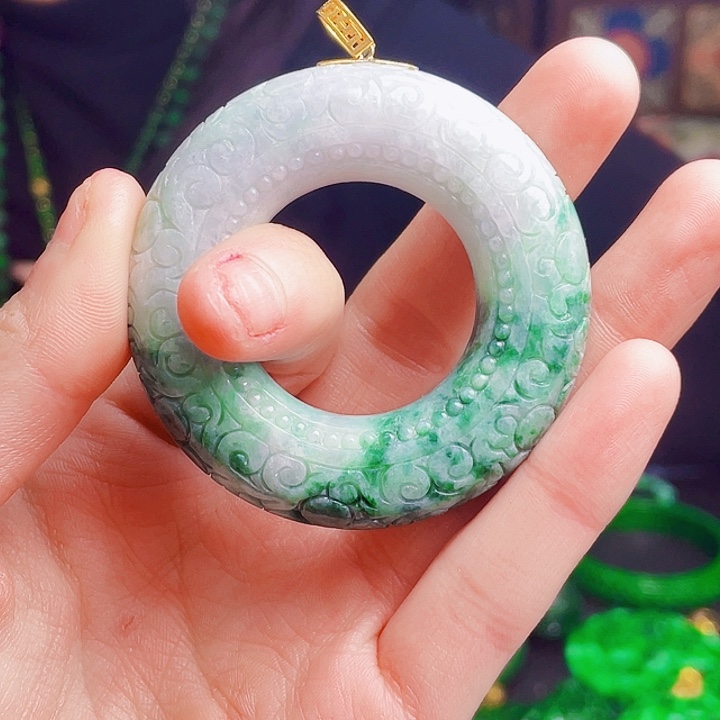 翡翠18K金镶嵌颈饰多样性