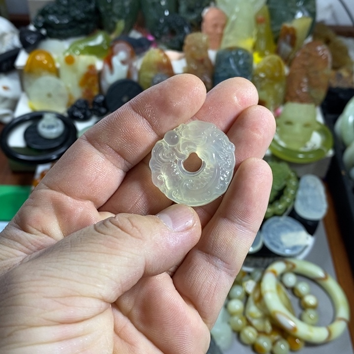 蛇纹石玉未镶嵌颈饰