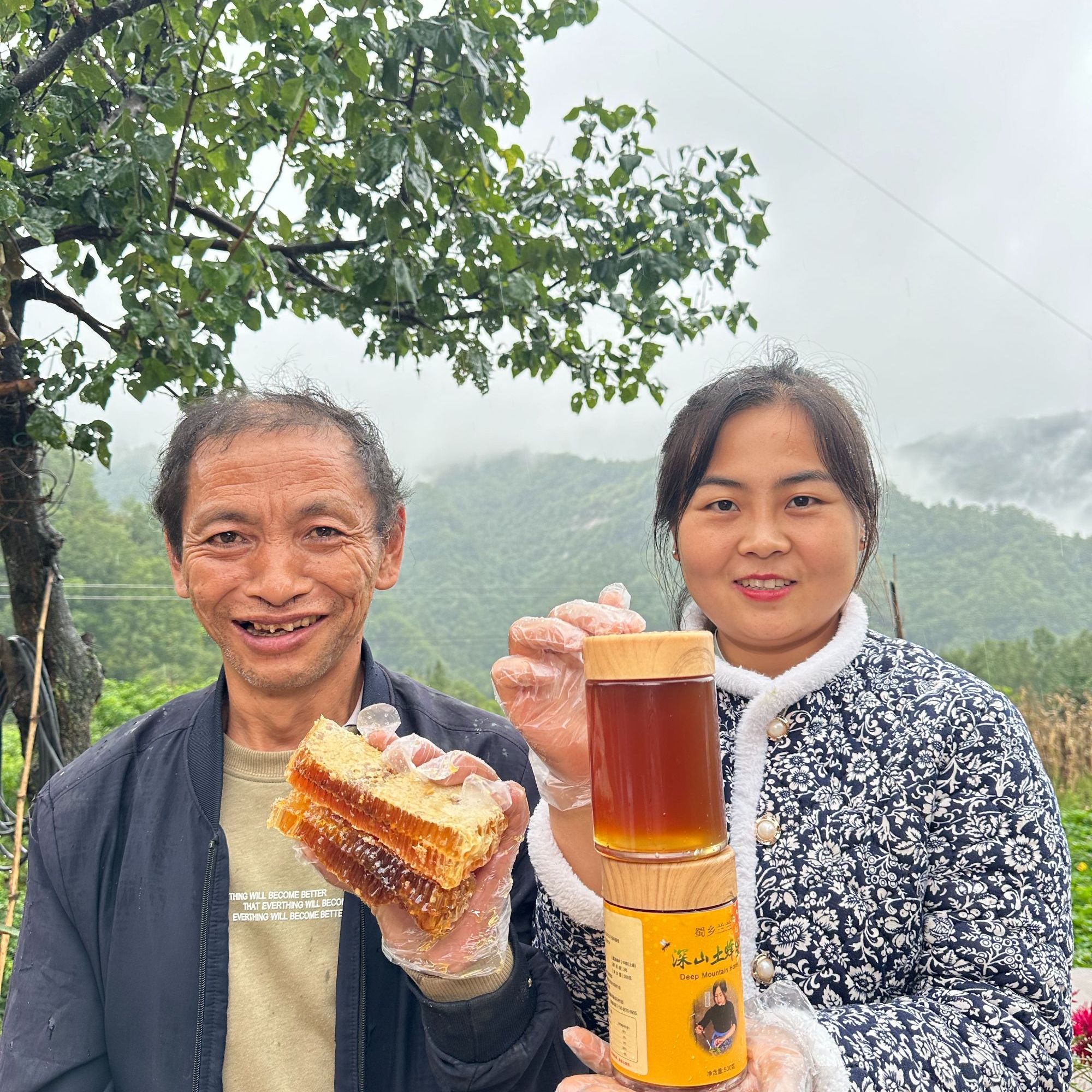兰兰家乡高山百花蜜一年割一次