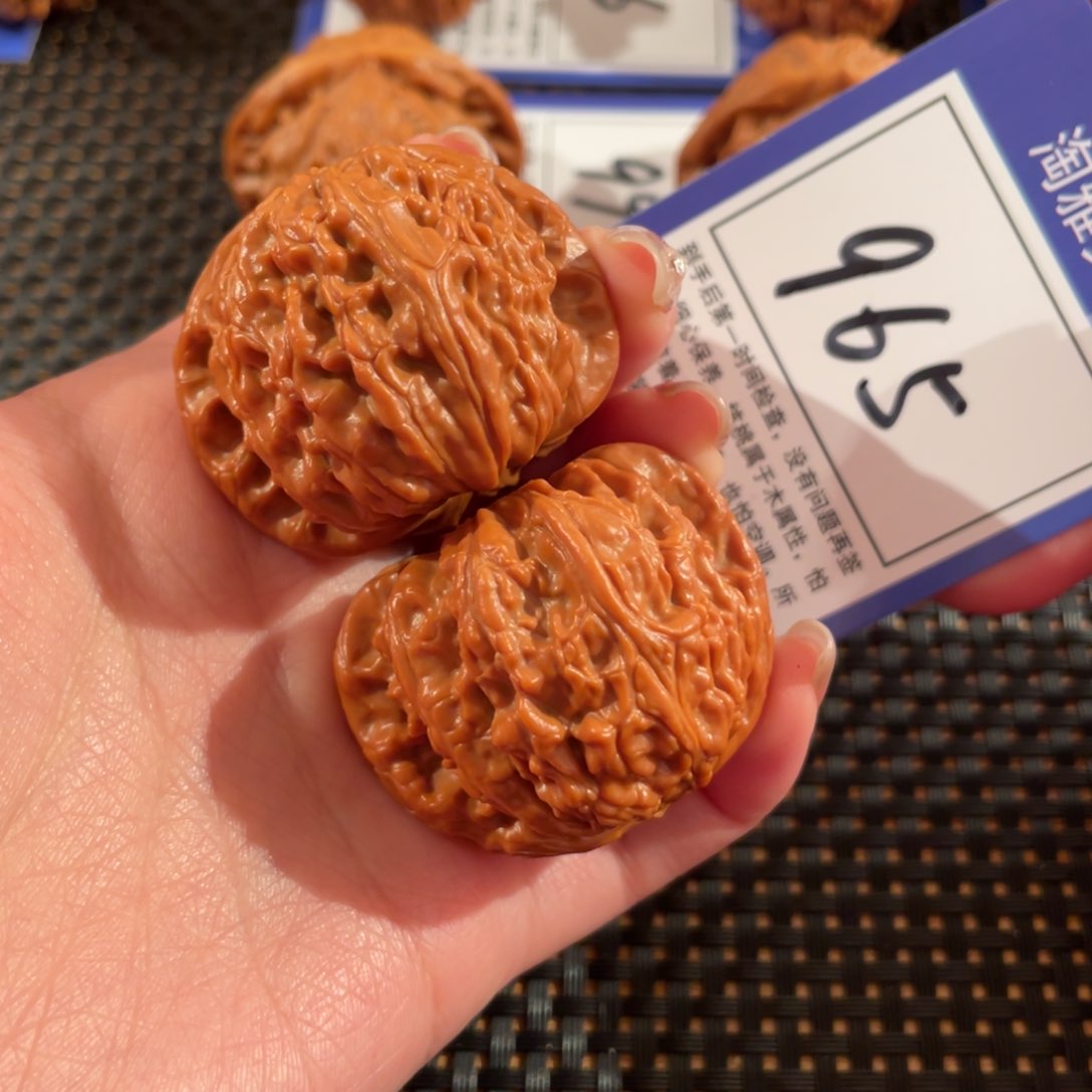 文玩核桃把件965号40尺白狮子