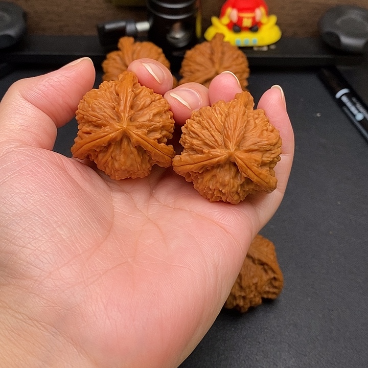 蜗****文玩核桃把件白奔