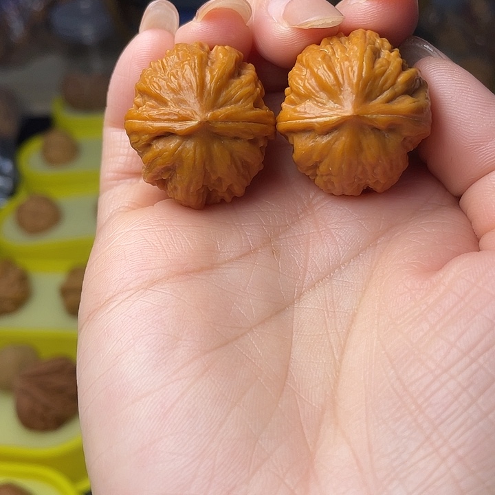 你***不文玩核桃吊坠流水纹粗筋
