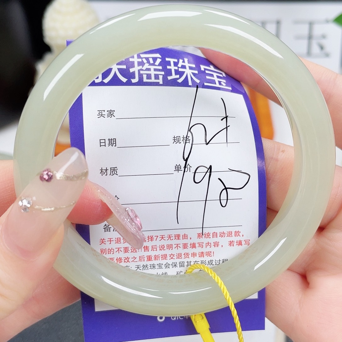 和田玉手镯未镶嵌