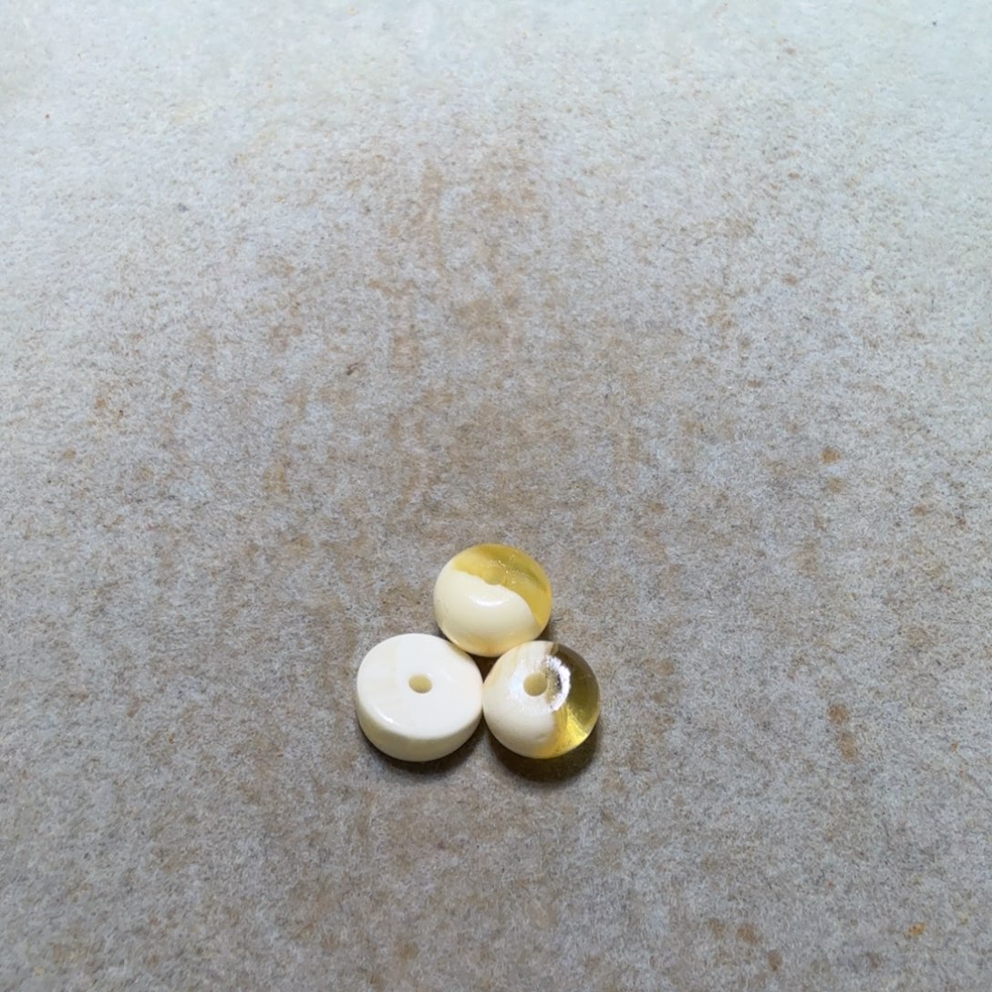闲***鱼琥珀未镶嵌裸石专拍