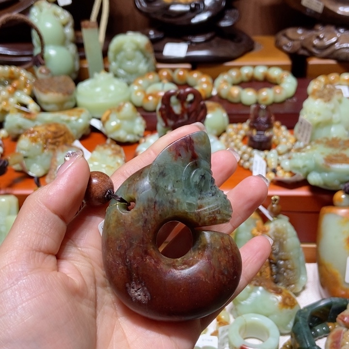 岫岩河磨玉（透闪石质玉）把件未镶嵌