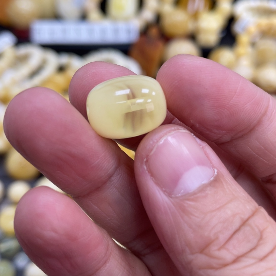 琥珀珠宝奇石未镶嵌12*15.8mm特色荧光