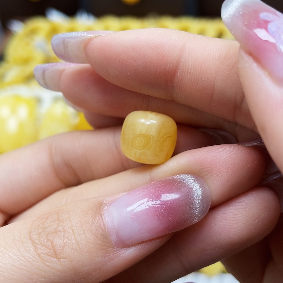 蜜蜡裸石未镶嵌老型12.5✖️11.3mm福利