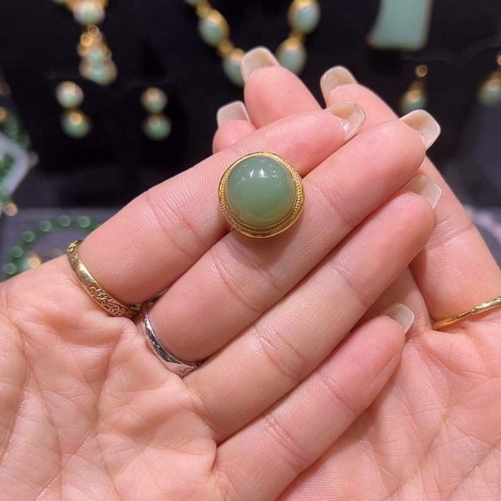 和田玉18K金镶嵌戒指