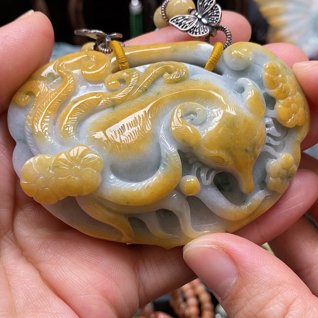 翡翠颈饰未镶嵌翡翠