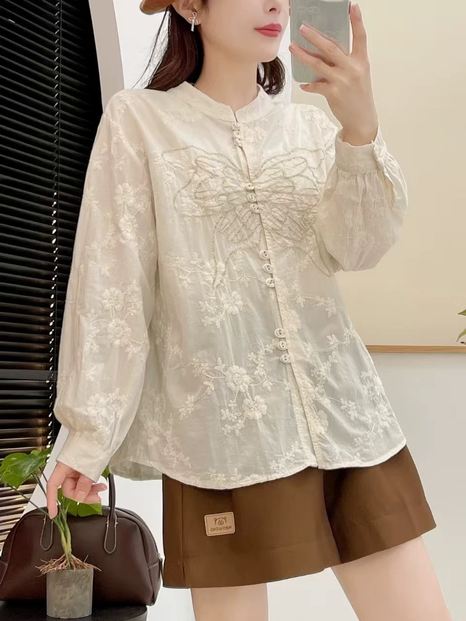 春季新款法式重工刺绣蝴蝶长袖棉衬衣女国风宽松显瘦休闲百搭上衣