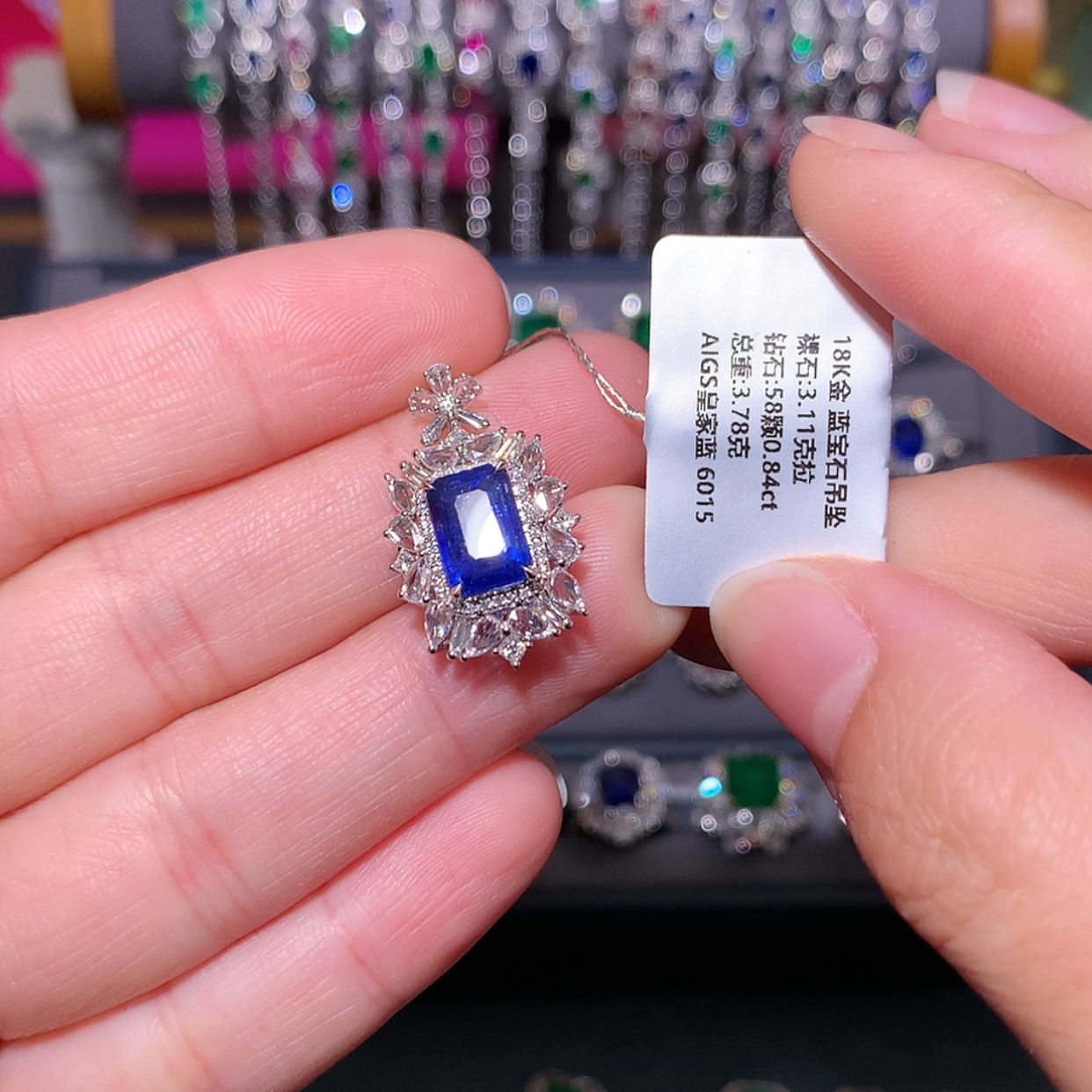 【闪购商品】蓝宝石吊坠18K金镶嵌