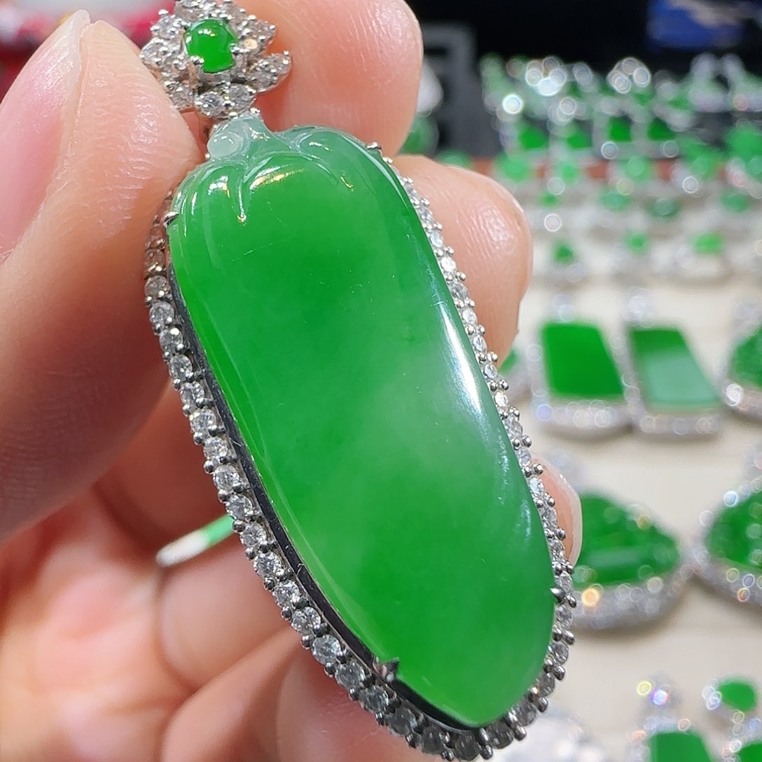 翡翠吊坠(不含链)18K金镶嵌