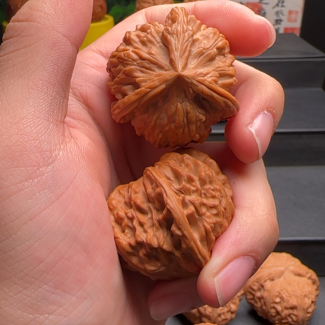 游***尺文玩核桃吊坠御龙