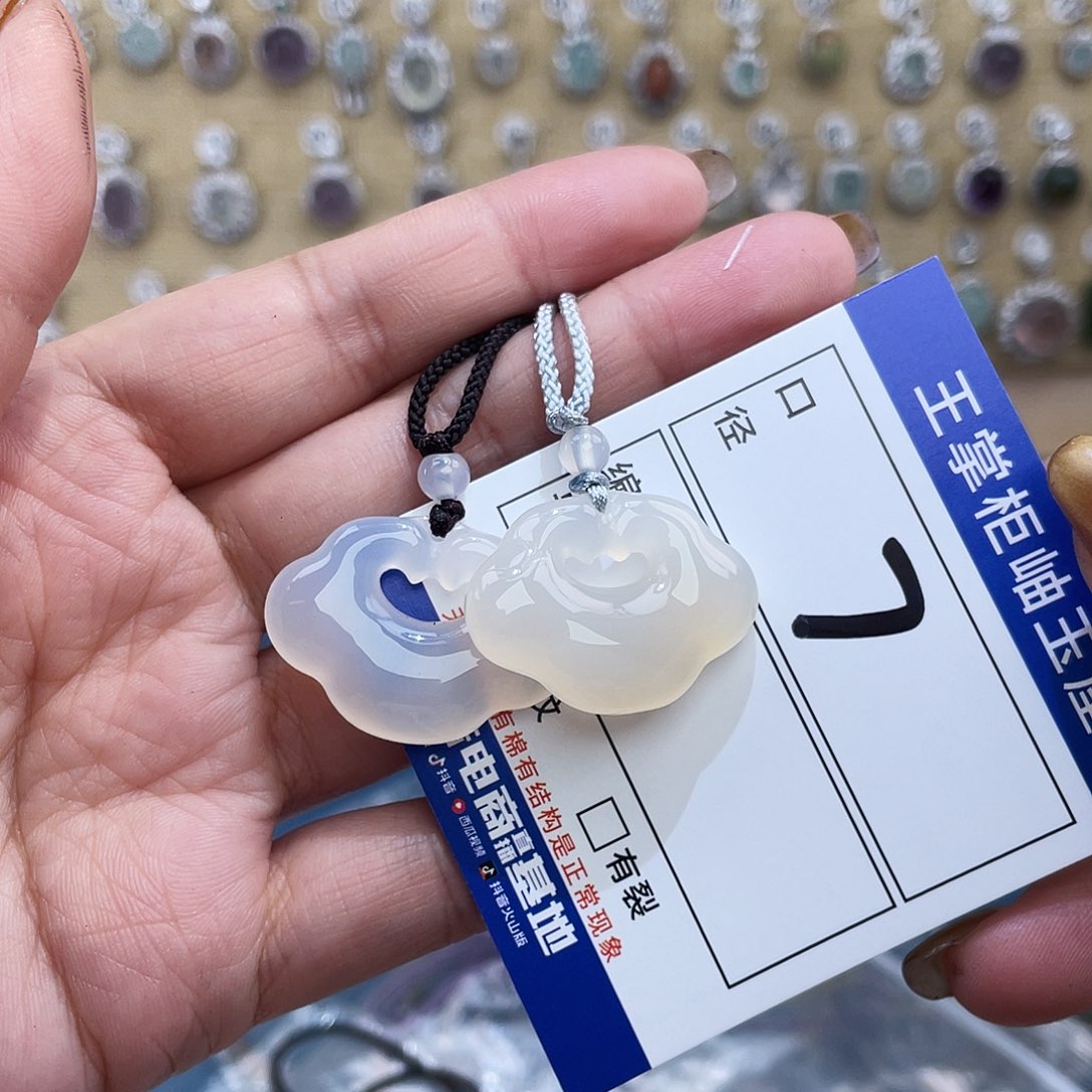 玛瑙/玉髓未镶嵌颈饰多样性，发一件