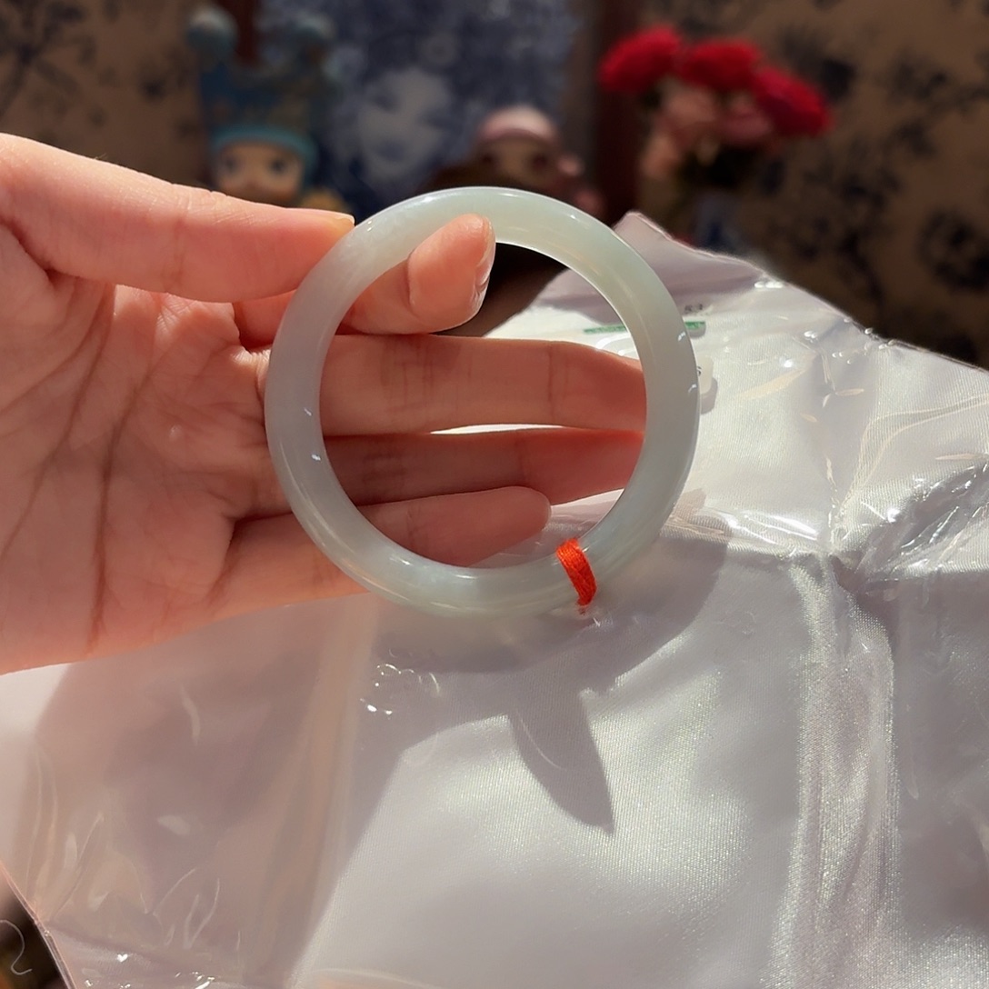 翡翠手镯未镶嵌53圈口