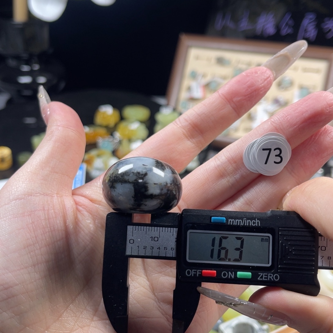 蛇纹石玉未镶嵌戒指