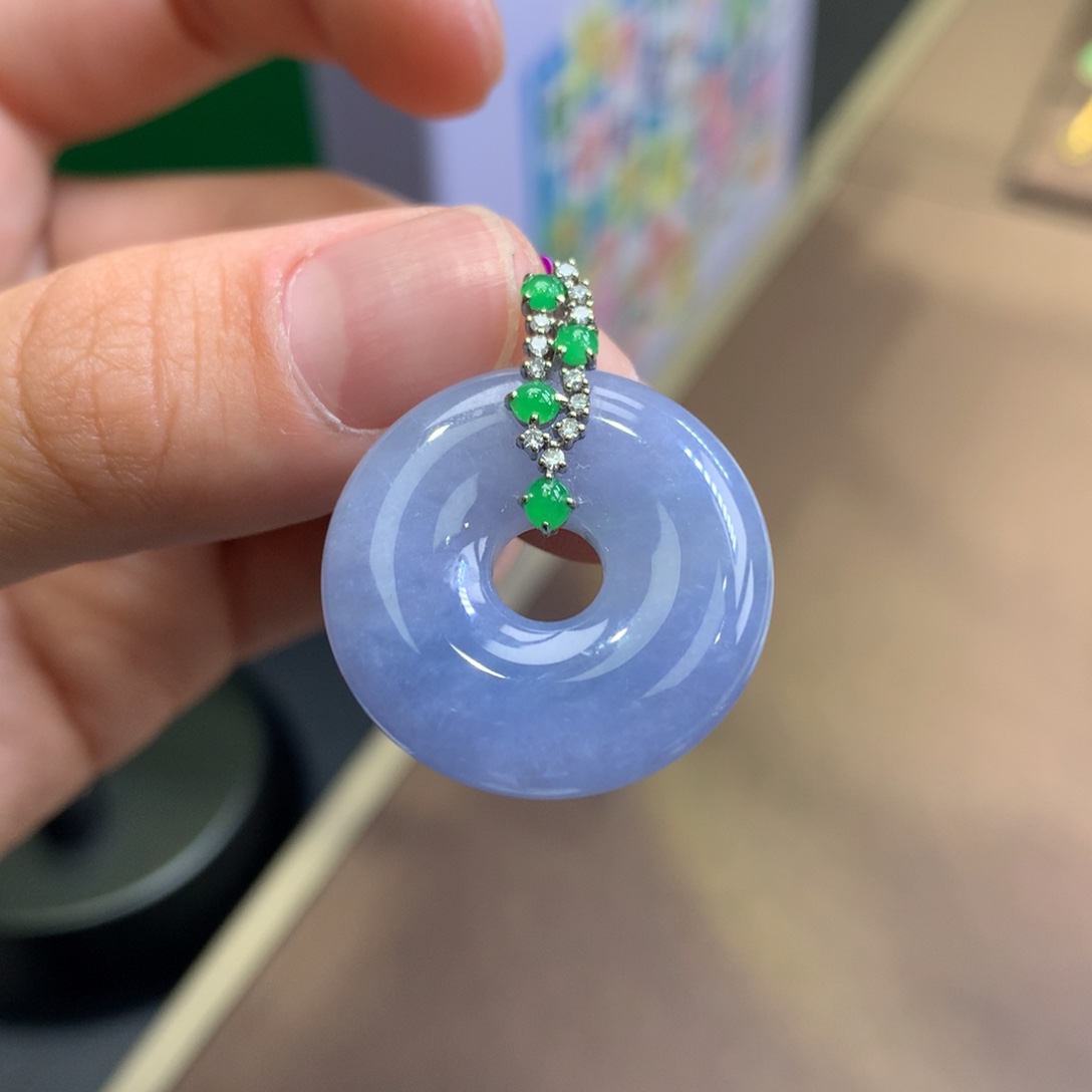 翡翠18K金镶嵌颈饰翡翠