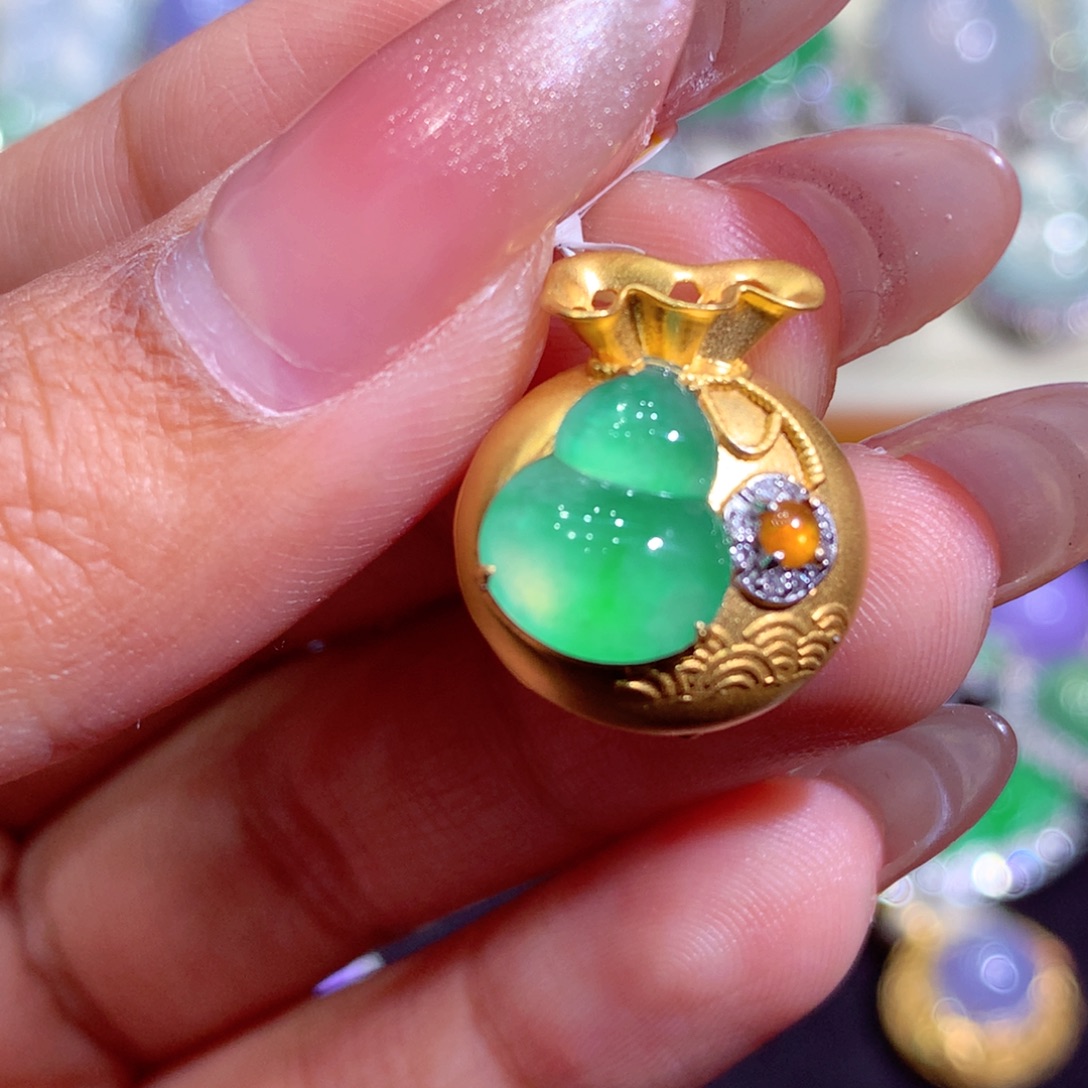 翡翠18K金镶嵌吊坠(不含链)