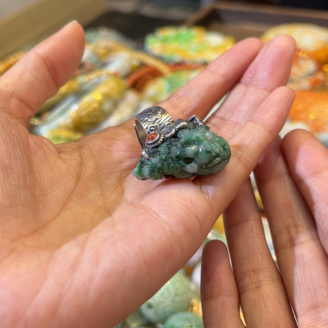 翡翠手链未镶嵌不****虎待编款