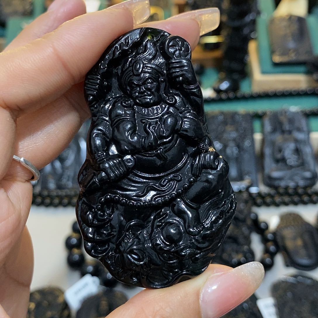 蛇纹石玉颈饰未镶嵌边****哥