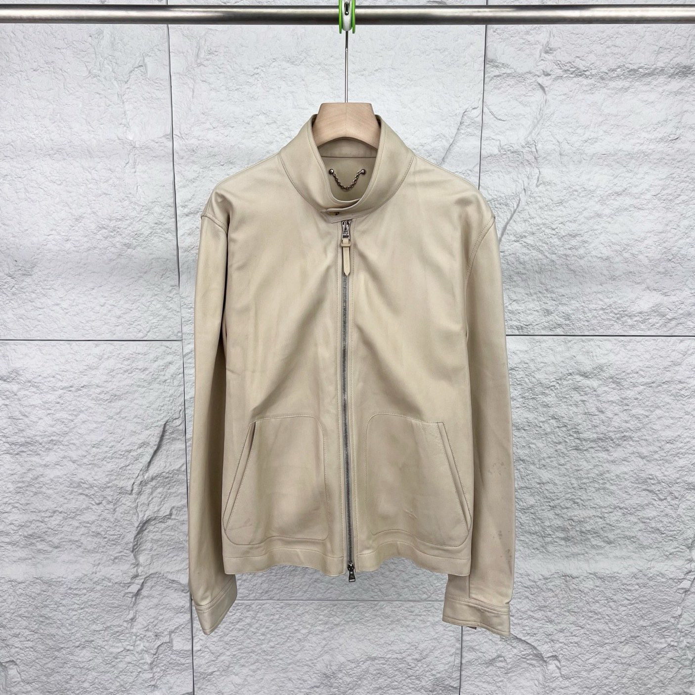 99新 LouisVuitton/路易威登 52码/白色立领皮衣夹克/15476319