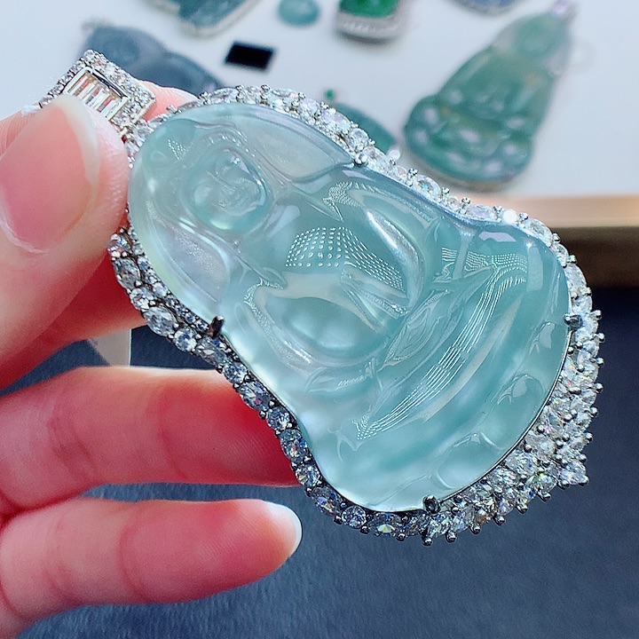 翡翠颈饰未镶嵌翡翠