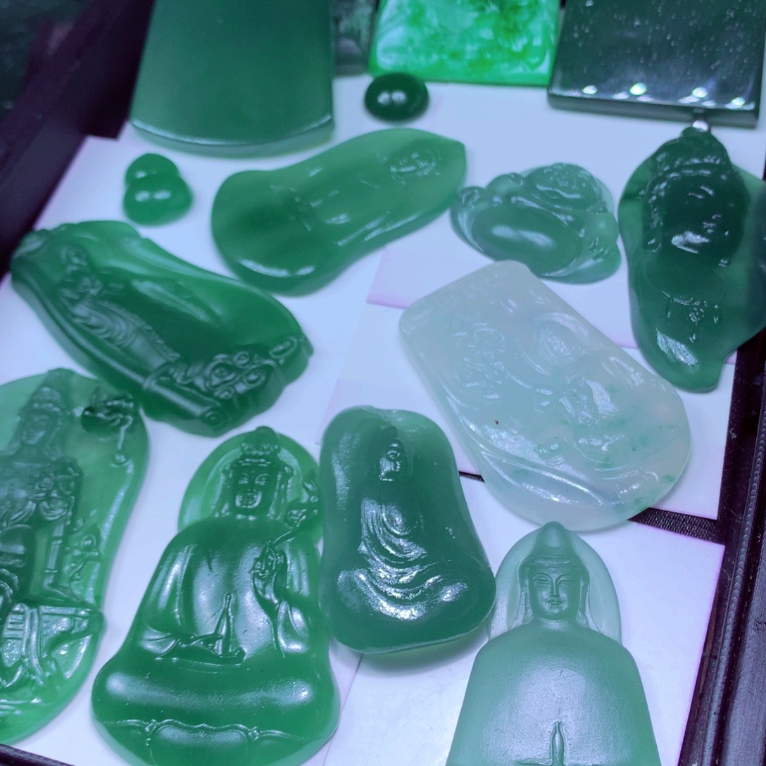 无****定制翡翠未镶嵌天然翡翠A货毛货挂件