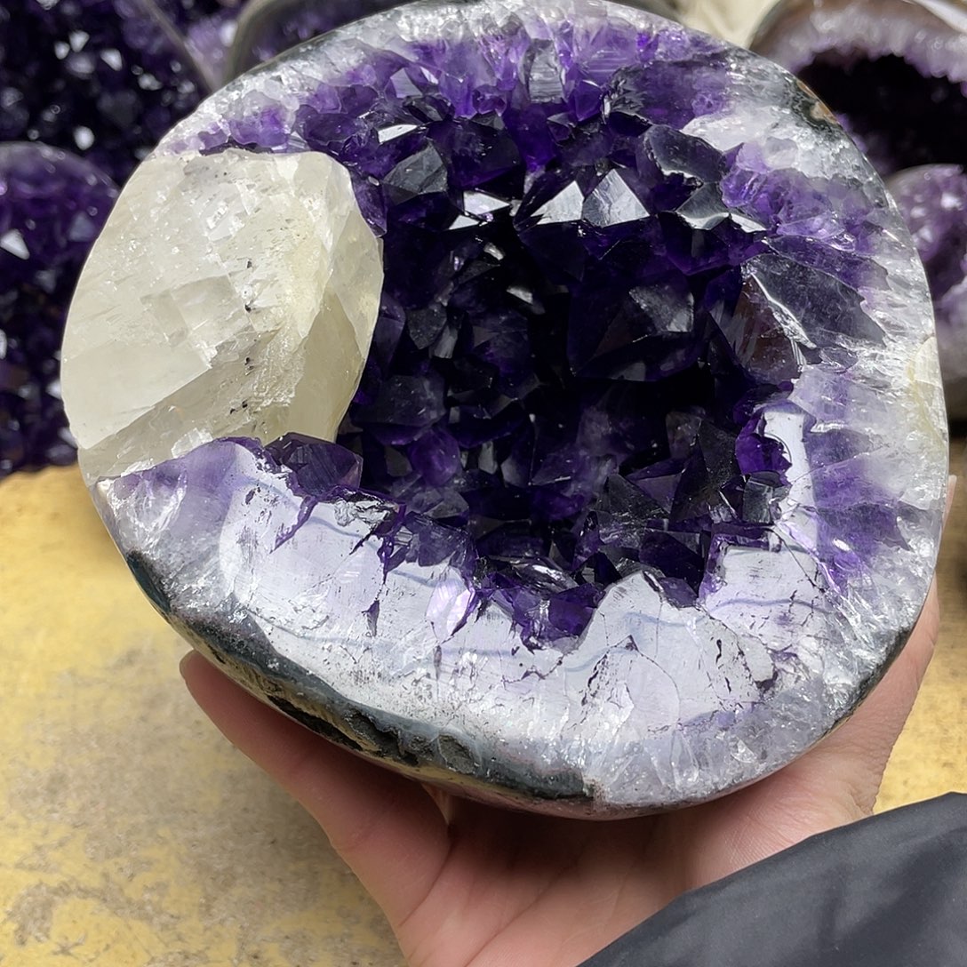 平***点紫晶大型摆件（非配饰）未镶嵌
