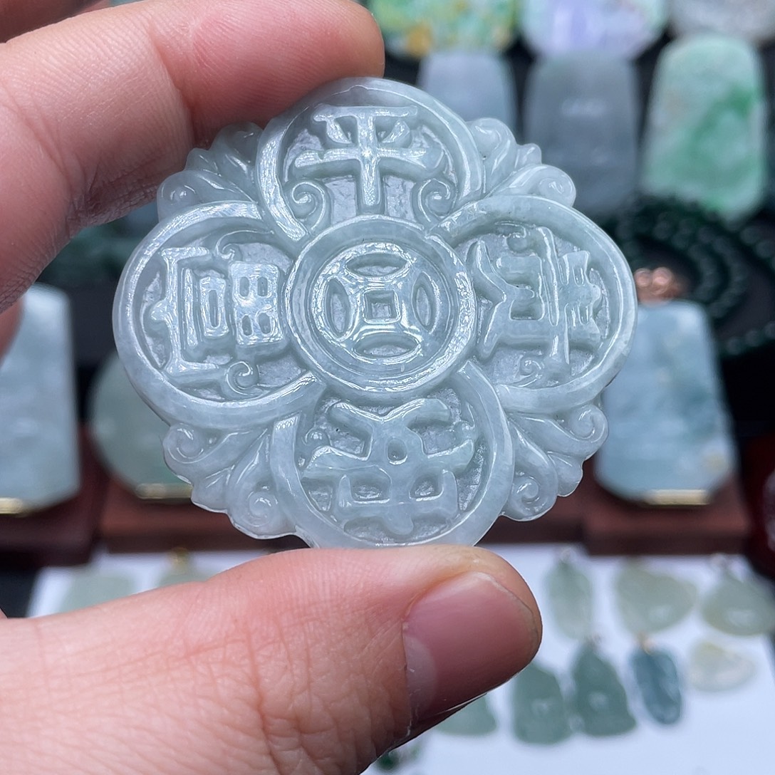 翡翠未镶嵌颈饰平安富贵