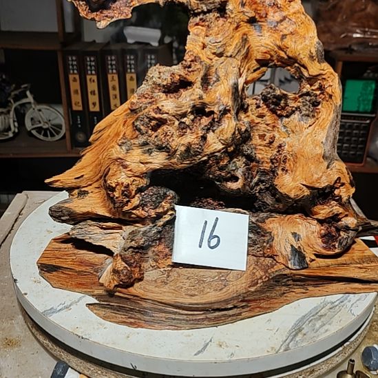 巴***哥松木16北沉香琥珀木天然造型山水摆件。