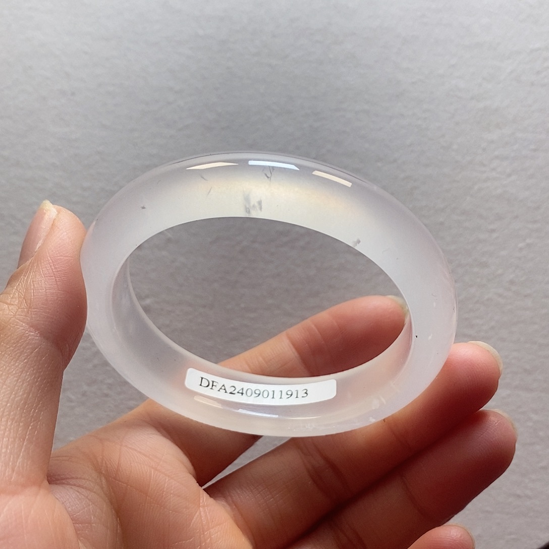 石英质玉手镯（贵妃镯）未镶嵌适合49-50