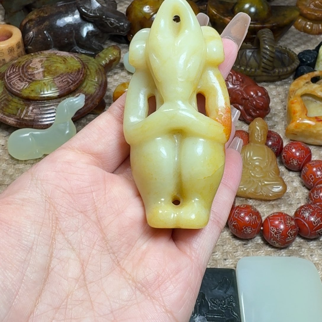 蛇纹石玉未镶嵌颈饰