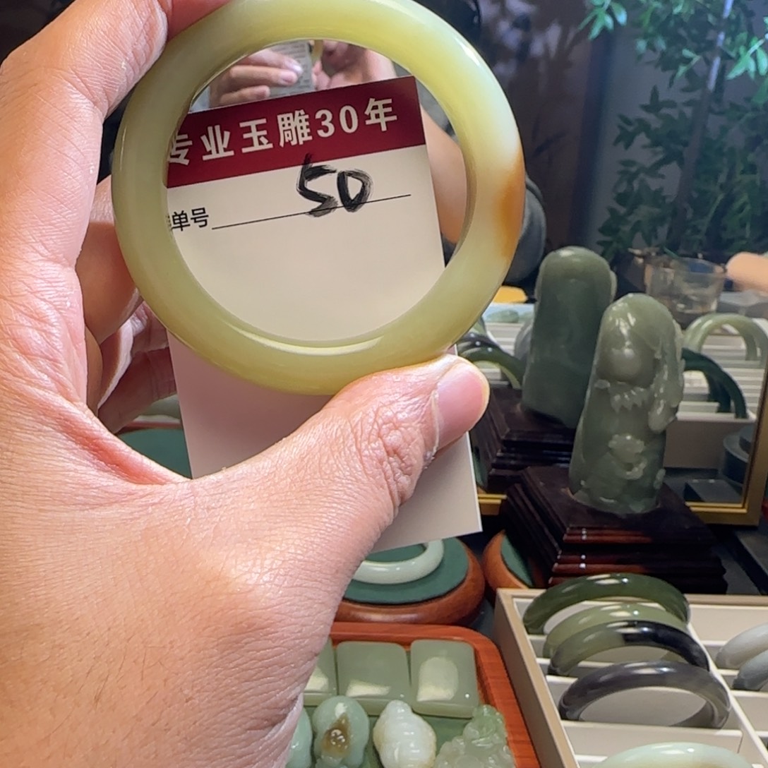 一***姐和田玉（糖玉）未镶嵌手链