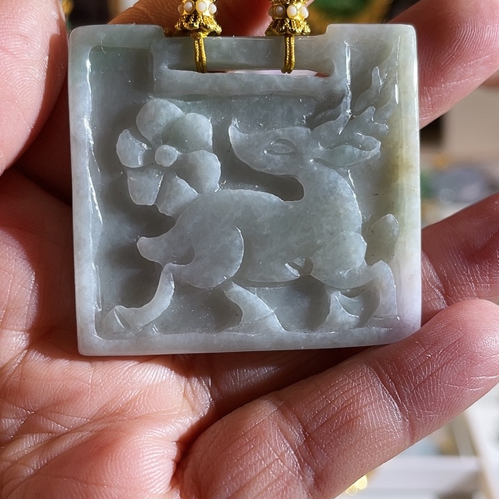 翡翠颈饰未镶嵌翡翠方块狐吊坠