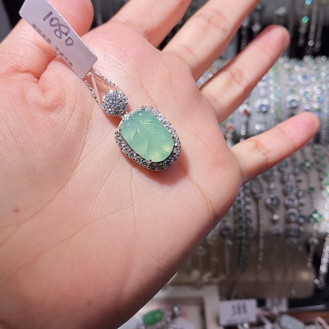 吊坠(赠链)银S925镶嵌翡翠小*