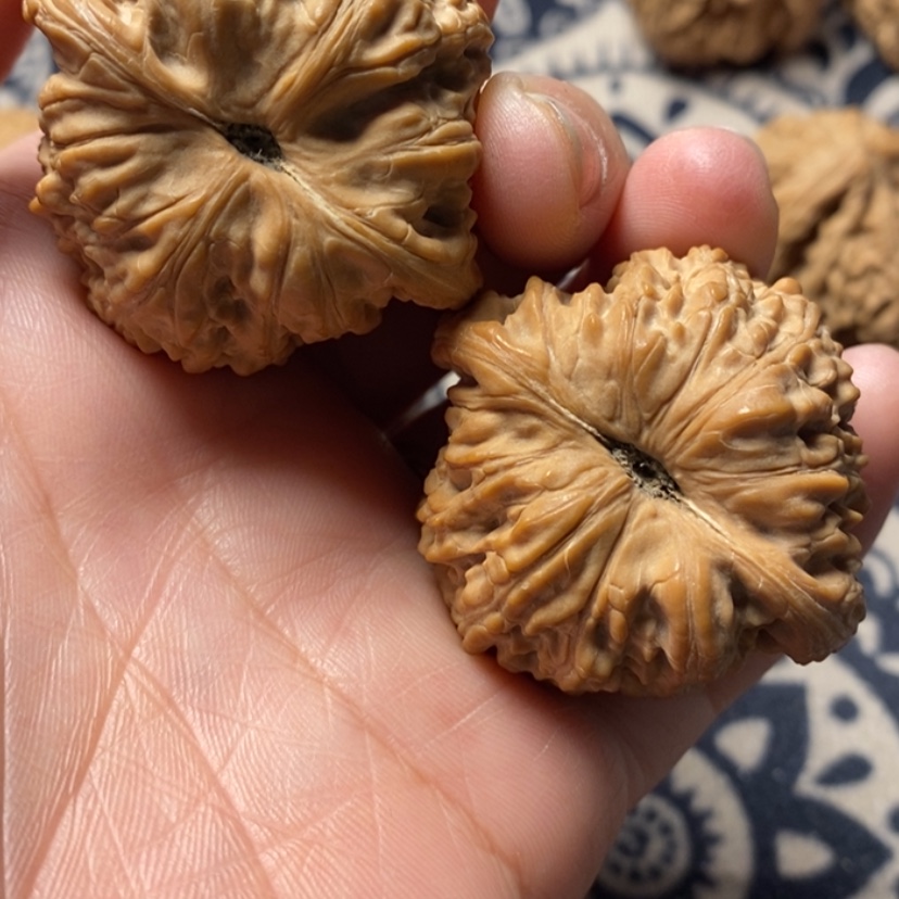 【闪购商品】文玩核桃吊坠无***。泥