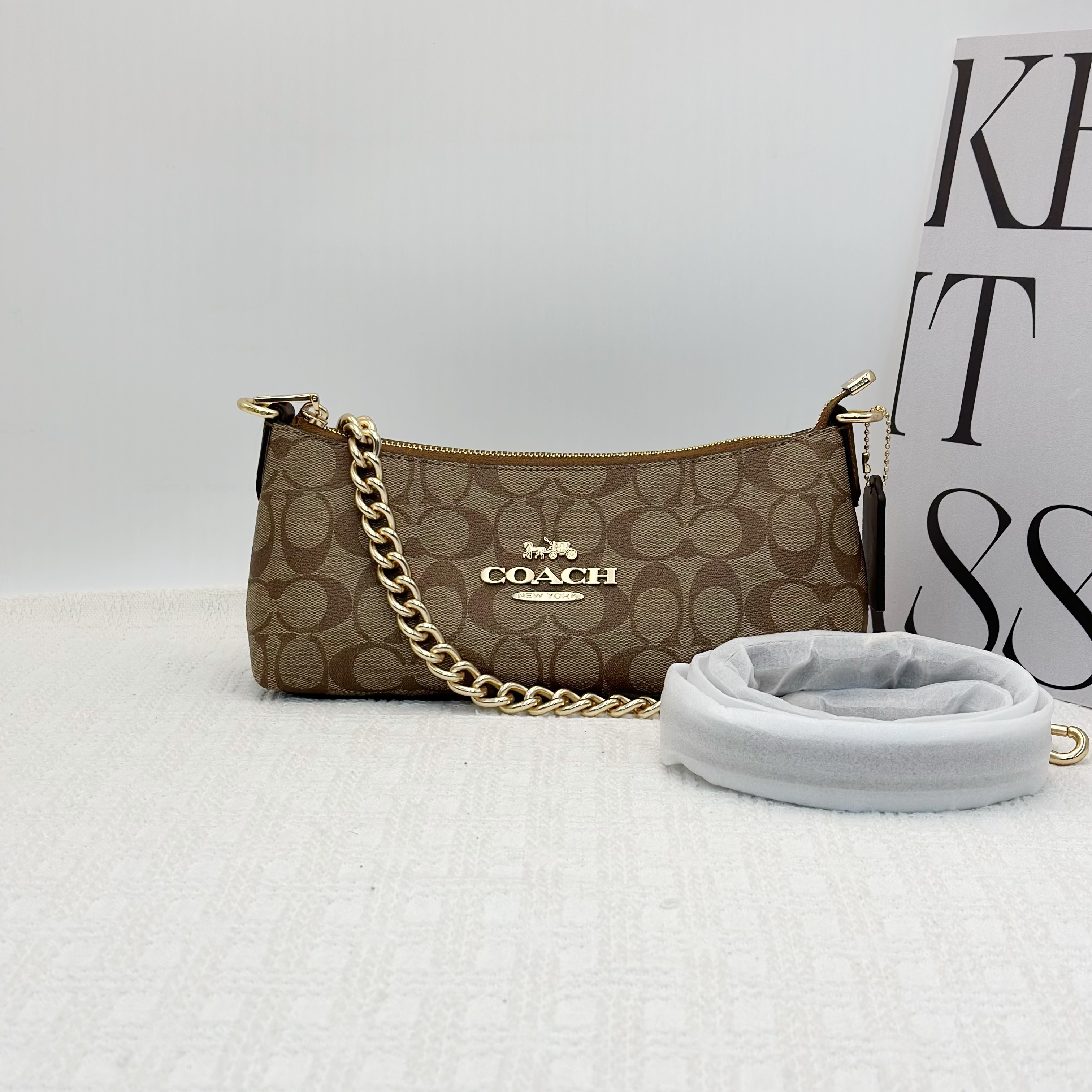 99新 COACH/蔻驰 Charlotte 25老花链条腋下斜挎法棍包 101