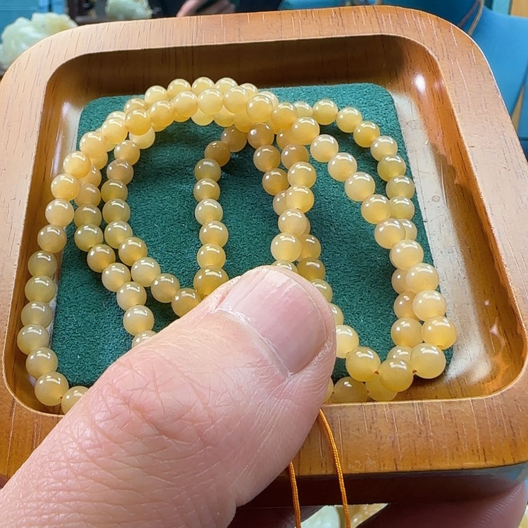 和田玉（糖玉）颈饰未镶嵌