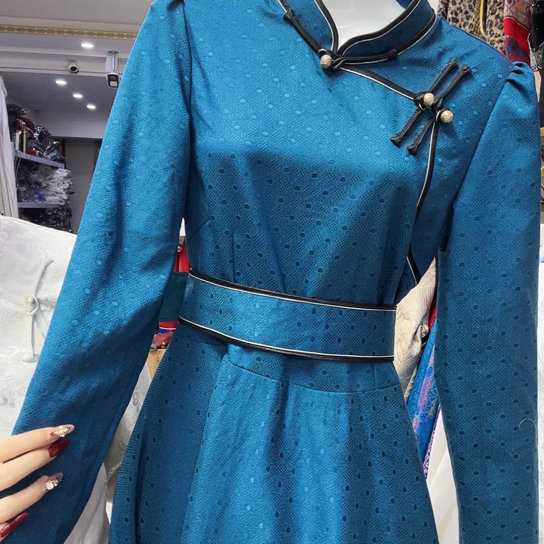 闪电购绿色裙子M110斤