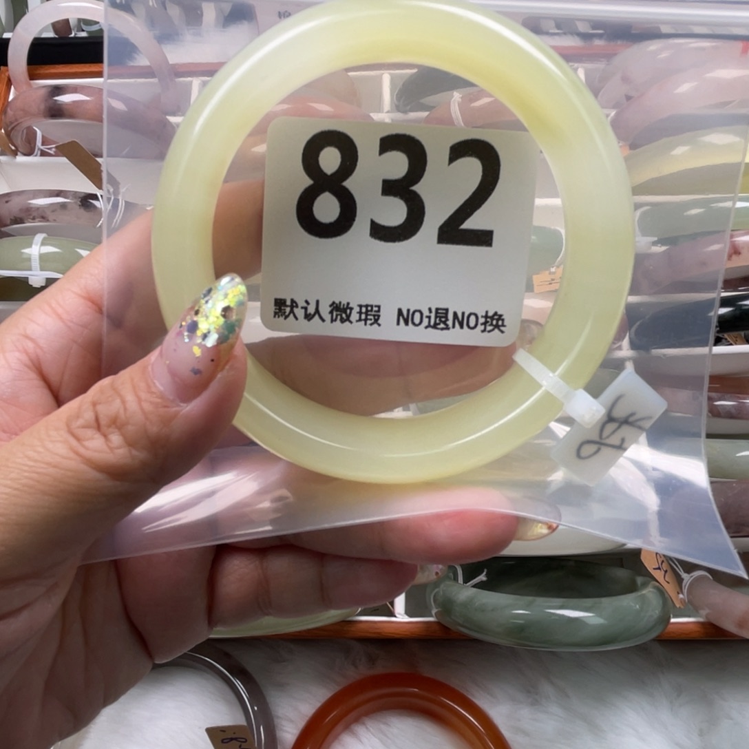 樱***子石英质玉未镶嵌手镯832