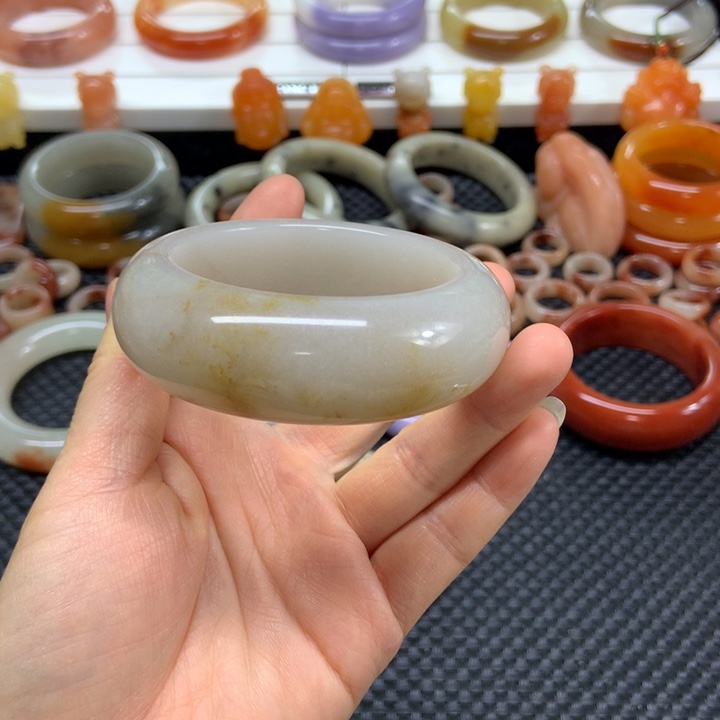 石英质玉未镶嵌手镯