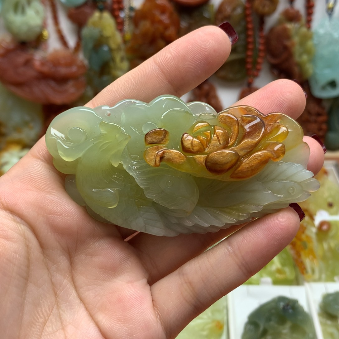 蛇纹石玉颈饰未镶嵌